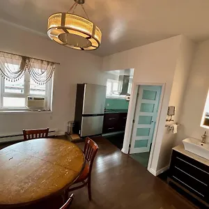 The Bedford Regency Kanada