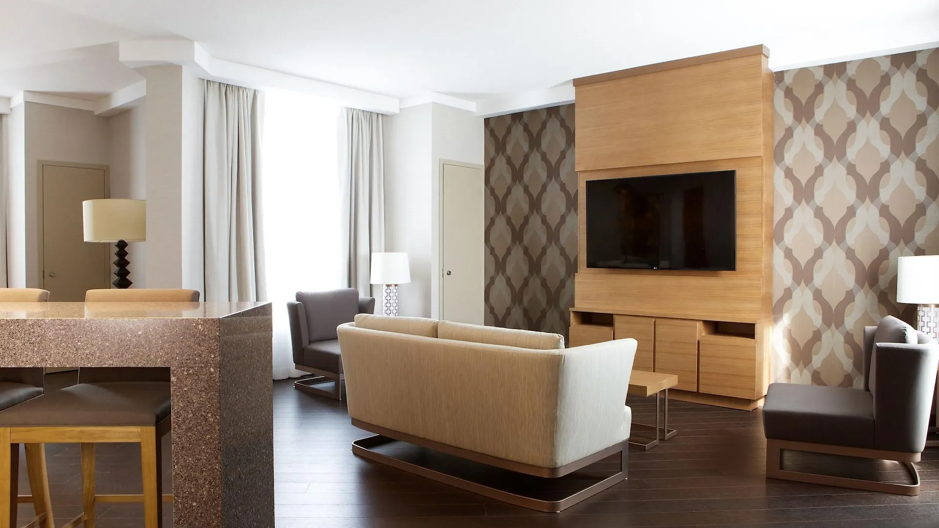 ****  Grey Eagle Resort YYC Kanada